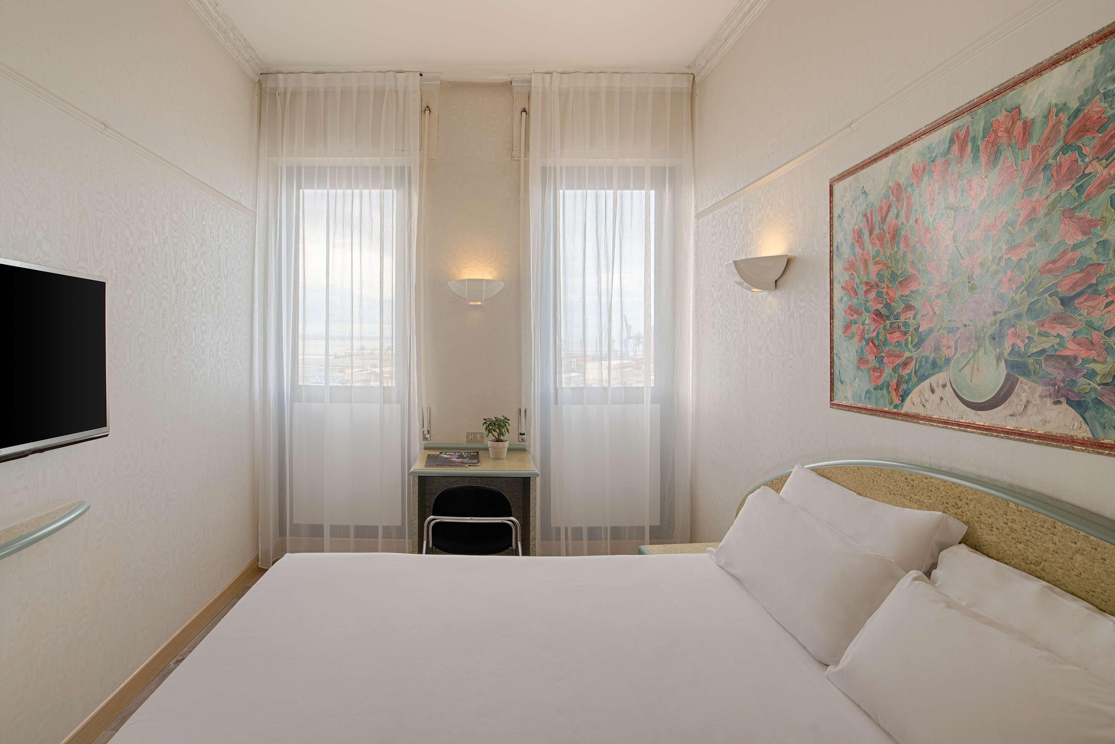 Nh Ancona Hotel Exterior photo